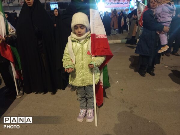 بلوار فضل، صحنه عشق و ارادت ملت به رهبر در شبی دیگر