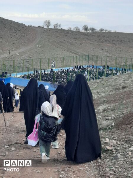نماز عید سعید فطر در زمین چمن ارزنه