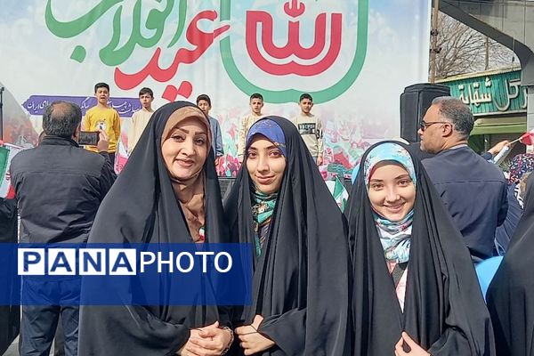 حضور اقشار مختلف مردم شهرری در راهپیمایی ۲۲ بهمن