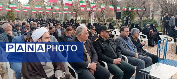 اجتماع مردم بصیر و انقلابی نیشابور در آغاز دهه فجر