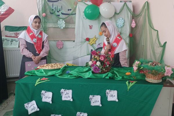 مدارس فیروزکوه غرق در شور نیمه شعبان