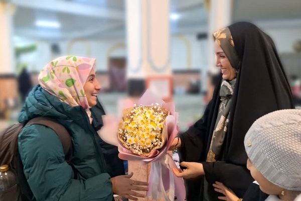 استقبال خانواده‌ها از دختران معتکف در مسجدالنبی کرج