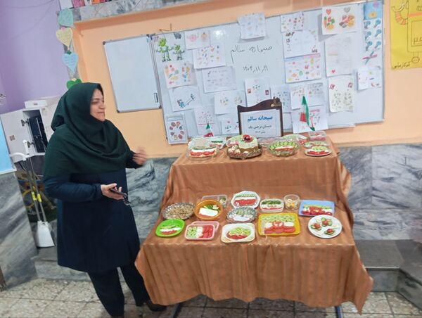 صبحانه سلامت با تم پرچم در دبستان نرجس 