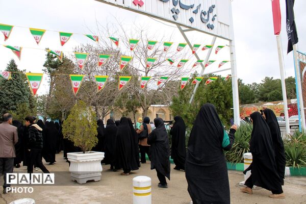 وداع با پیکر مطهر شهید فرشاد بنام در گلزار شهدا نیشابور 