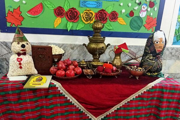 از سنت تا خلاقیت، برگزاری نمایشگاه صنایع دستی یلدا در دبیرستان توحید یک