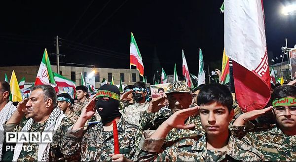 حضور بسیجیان فیروزآباد در میدان امام(ره)