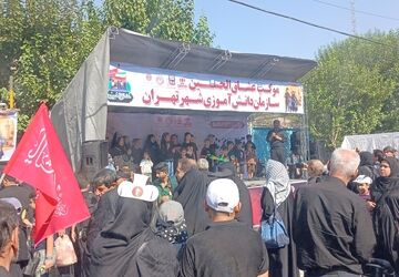 میزبانیِ دانش‌آموزان از زائران در مسیر اربعین؛ موکب عشاق الحسین در خدمت جاماندگان