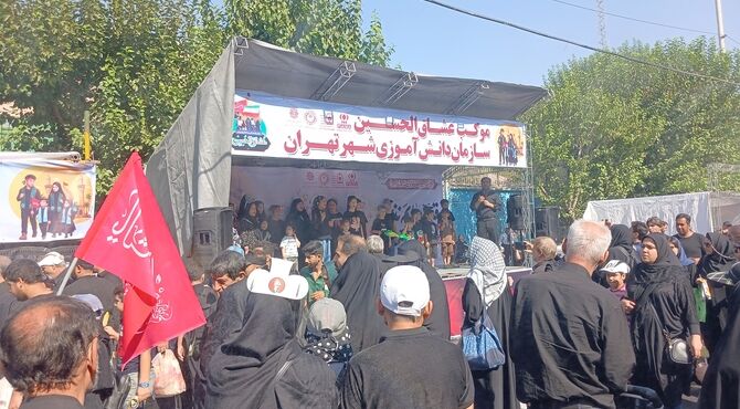 میزبانیِ دانش‌آموزان از زائران در مسیر اربعین؛ موکب عشاق الحسین در خدمت جاماندگان