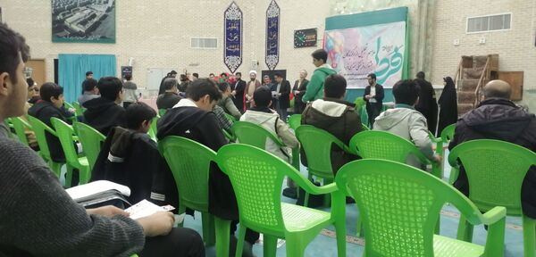 تقدیر از دانش‌آموزان برگزیده ناحیه چهار قم در جشنواره «فردا»