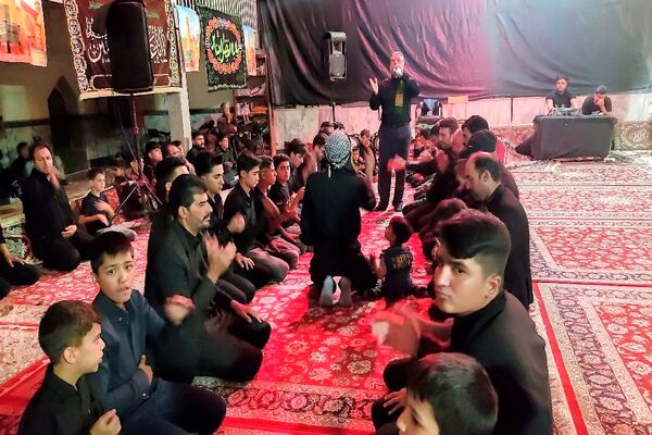 مراسم عزاداری شب ششم محرم در شهر بار نیشابور 