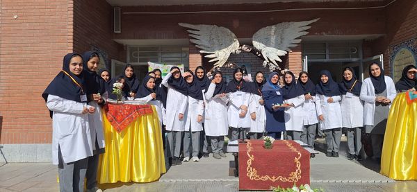 گرامیداشت روز آزمایشگاه با حضور دانش‌آموزان مقام آور دبیرستان فرزانگان ۴(قدسیه علوی)