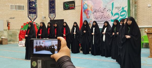 تقدیر از دانش‌آموزان برگزیده ناحیه چهار قم در جشنواره «فردا»