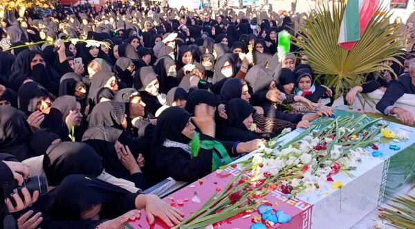 استقبال باشکوه مردم کوهدشت از شهدای گمنام  