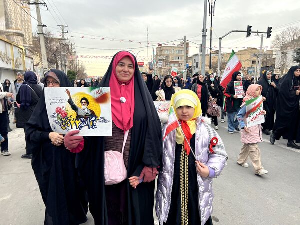 حضور پرشور مردم در راهپیمایی ۲۲ بهمن هشتگرد