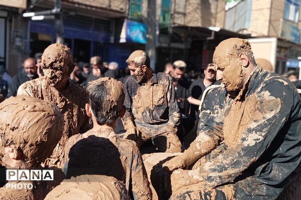 مراسم معنوی گل‌زنی در بن