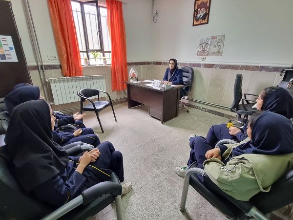 شورای دانش‌آموزی به دنبال پرورش روح مسئولیت‌پذیری در میان دانش‌آموزان است