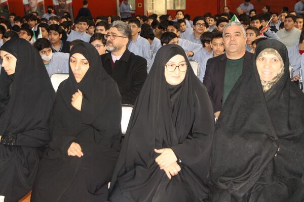 یادواره شهدای جنگ تحمیلی ۱۲ روزه در دبیرستان شاهد سالارشهیدان(ع)