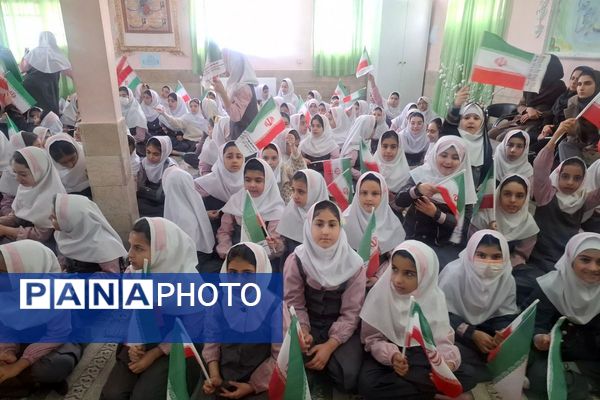 مدارس فیروزکوه غرق در شور نیمه شعبان