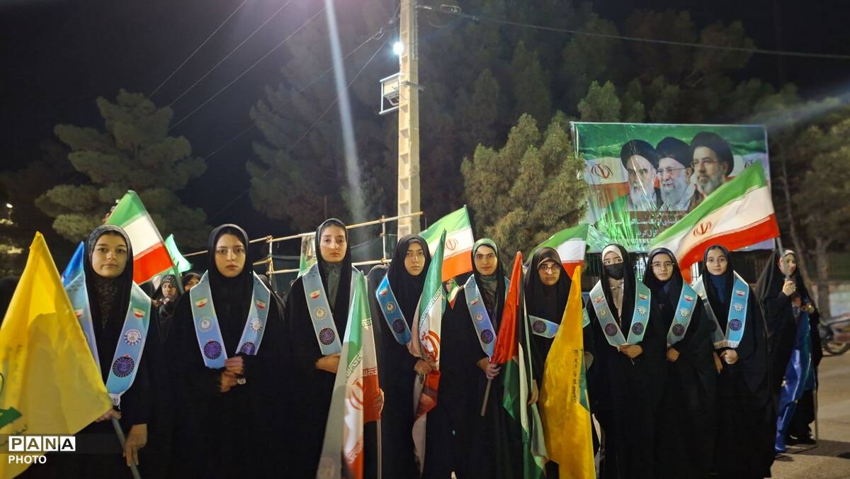 نقش‌آفرینی دانش‌آموزان آموزشگاه نمونه «دکتر توسلی» در میعادگاه بیعت با رهبری