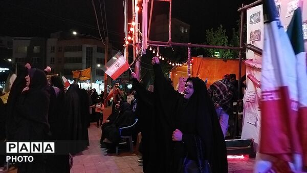 میدان ازادی هر شب میزبان وطن پرستان نیشابوری می شود 