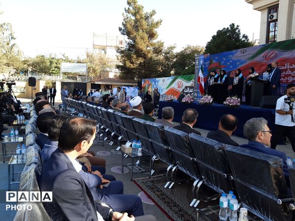 نواختن زنگ مهر در دبیرستان آرمیتا مصلی نژاد