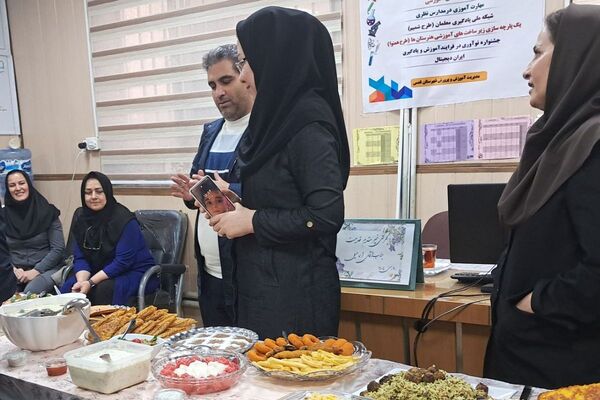 برپایی نمایشگاه دست سازه ها دانش آموزان وجشنواره غذامعلمان  درمدرسه شهیدمعظم