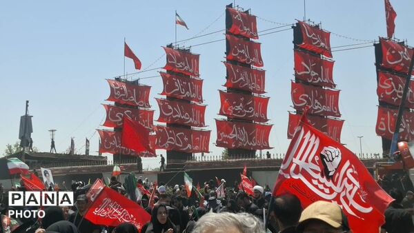 تهران در قاب بدرقه؛ روایت دانش‌آموزان از وداعی که در تاریخ ماند