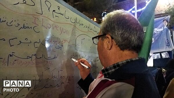 چرا باید در میان خیابان باشیم ؟!