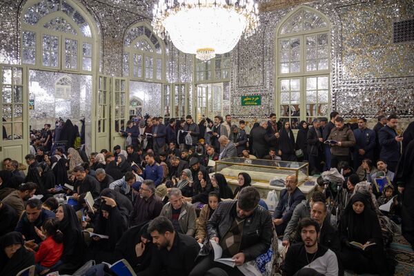 دیدار عاشقان با امام رضا(ع) در آخرین شب قدر