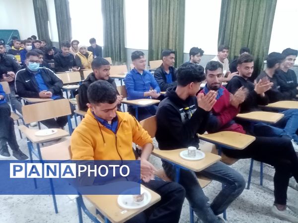 جشن تقدیر از دانش‌آموزان برتر دبیرستان علی‌سایانی فین