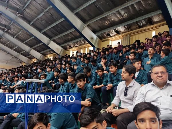 اجتماع دانش‌آموزی به‌مناسبت ولادت شهیدابراهیم هادی در یزد