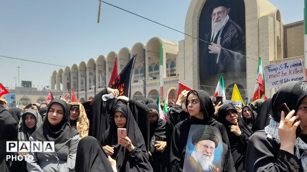  نمایشِ اقتدار در تشییعِ رهبر شهید