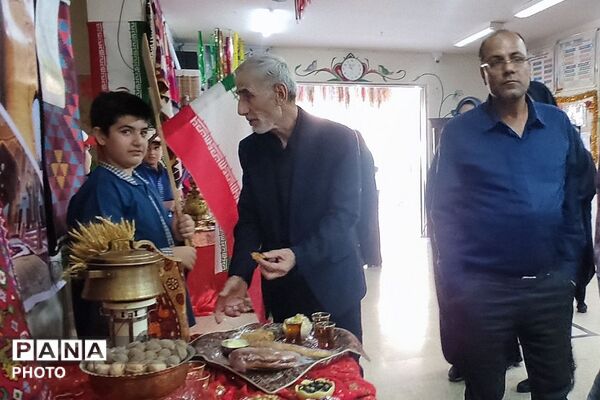حضور مسئولان ناحیه دو شهرری در مراسم جشن عاطفه‌های دبستان پانزده خرداد 