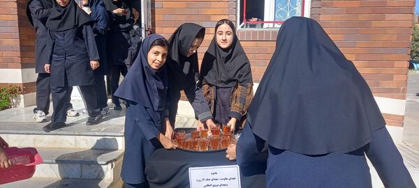  ایستگاه صلواتی به یاد شهدای نیروی انتظامی در دبیرستان فرهنگ