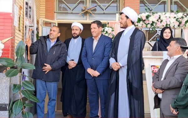 آغاز سال تحصیلی با گرامیداشت یاد و خاطره شهیدان در مدرسه فاطمیه شهرستان چاراویماق 