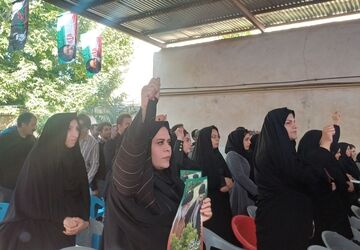 اجتماع بزرگ وداع خادمین مردم ولایتمدار شهرستان کوهدشت با آقای شهید ایران