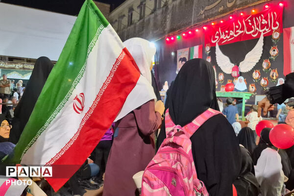 طنین یاد شهدای دانش‌آموز در ۱۶۸ شب میبد