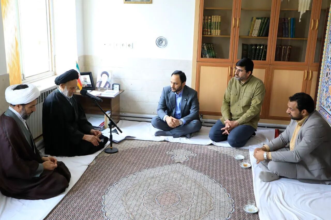 یاد و نام رئیس جمهور شهید در قلب‌ها زنده است
