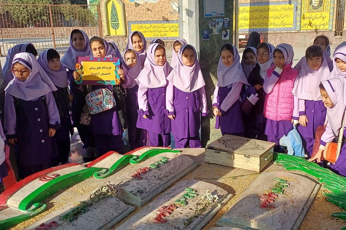 اجرای طرح «لاله‌های روشن» در دبستان آزاده ناحیه دو شهرری 