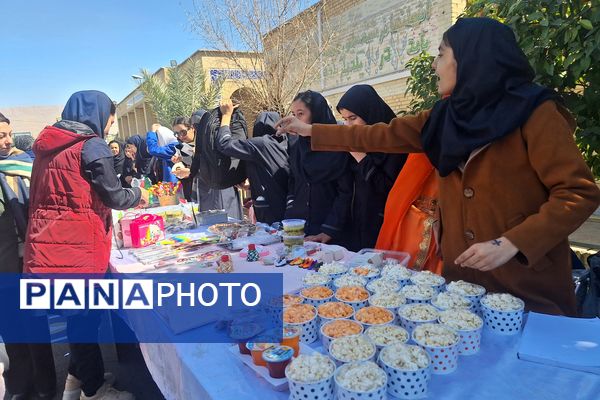 برگزاری بازارچه  کسب و کار دانش‌آموزی در آموزشگاه پویش ناحیه ۳شیراز 