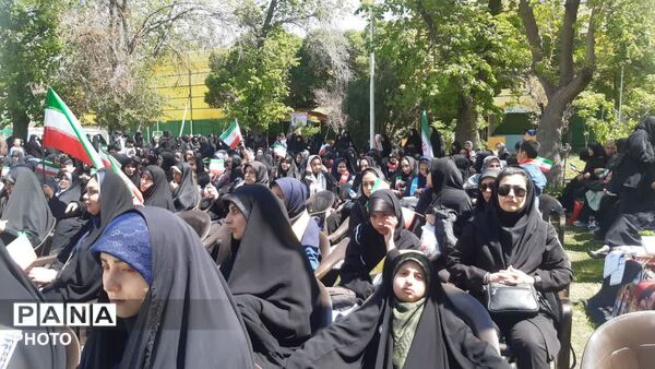 اجتماع فرهنگیان و دانش آموزان بسیجی در اربعین قائد شهید