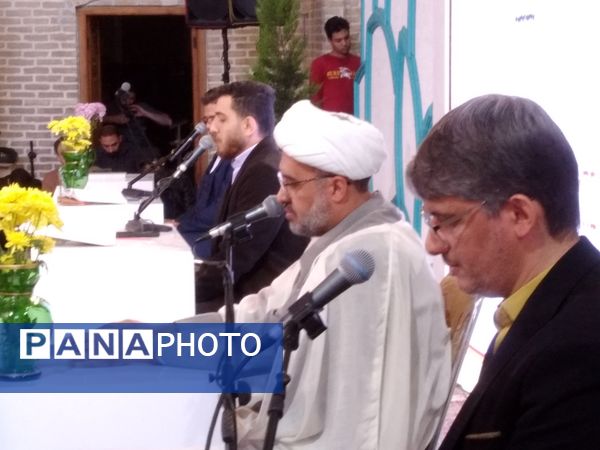 بزرگترین محفل دانش‌آموزی انس با قرآن در شهر یزد 