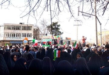 در بهار انقلاب باشکوه‌تر از همیشه