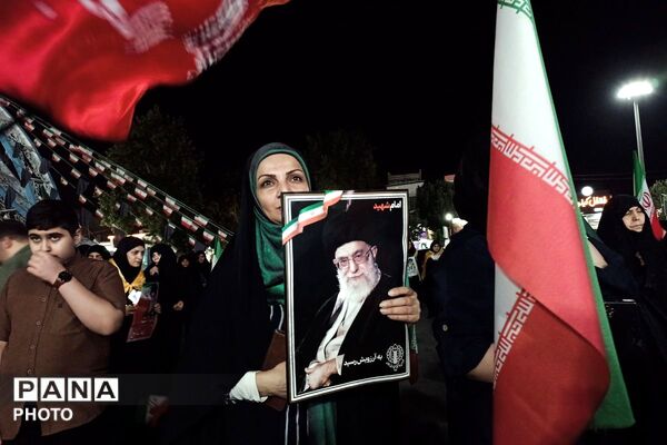 تداوم تجمعات شبانه در میدان امام خمینی (ره)
