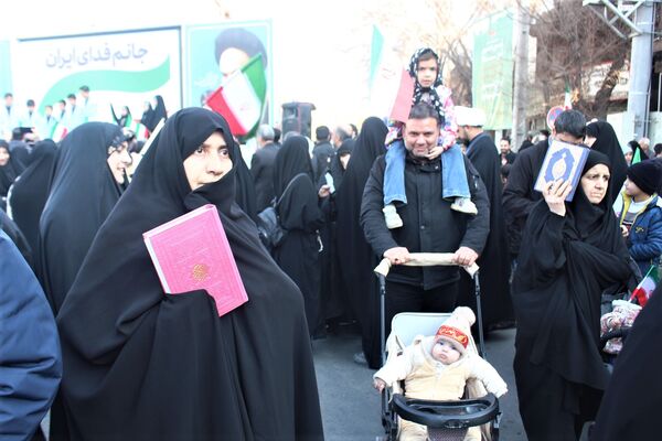 جلوه‌های حضور نوجوانان در راهپیمایی 22 دی مردم قم