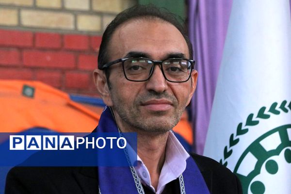 بهارستان دو صحنه همفکری، همدلی و همکاری پیشتازان در همایش یاوران انقلاب