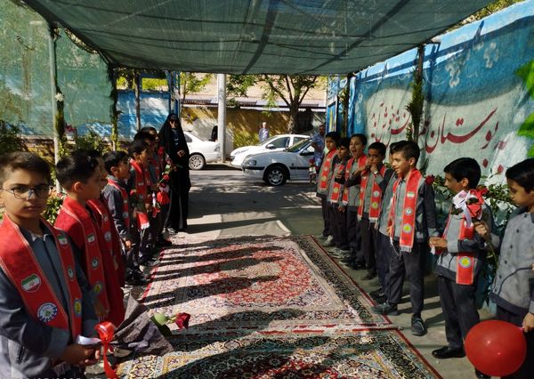 برگزاری جشن و تقدیر از معلمان در دبستان امامت یک