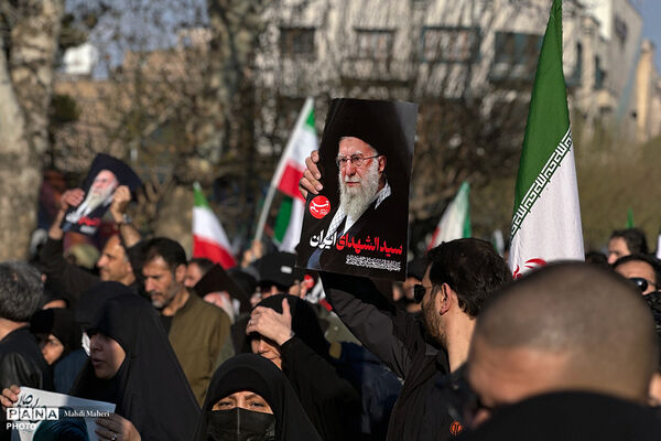 مراسم بیعت با سومین رهبر انقلاب در تهران - 1