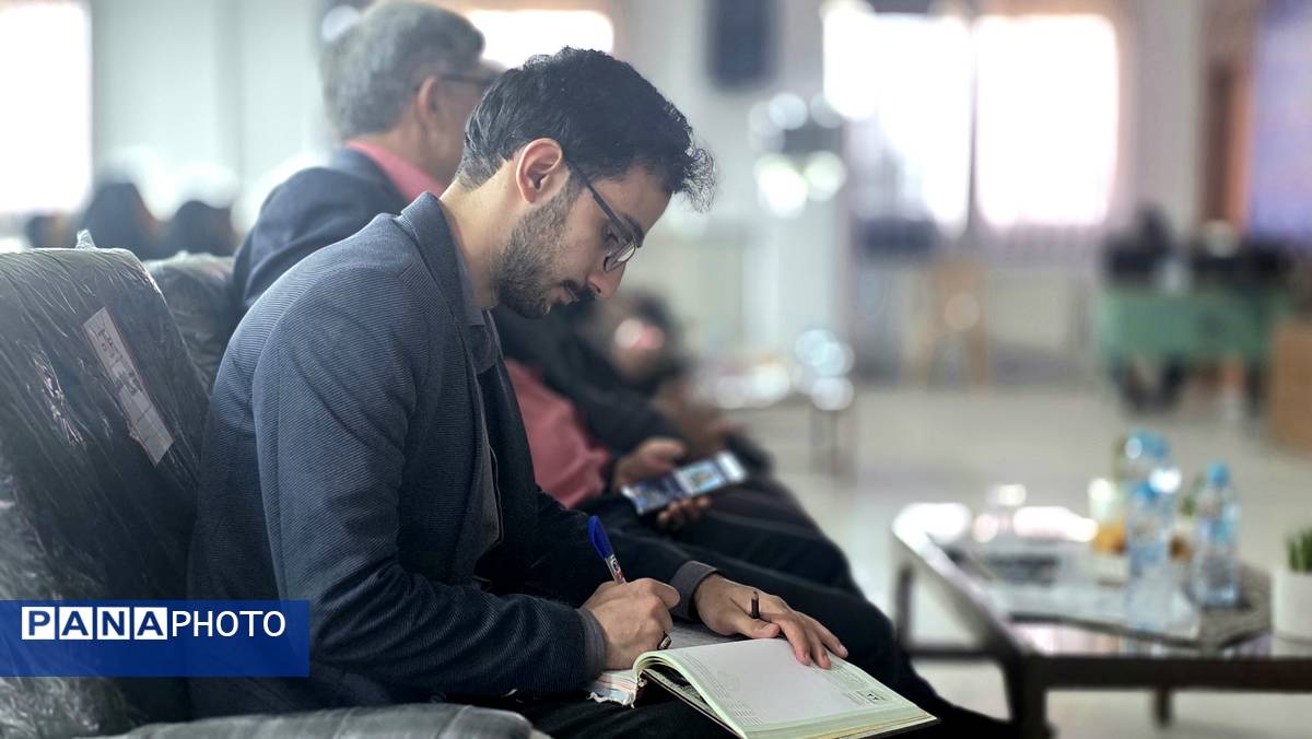 کارگاه مقاله‌نویسی آموزش‌دهندگان سوادآموزی در قائمشهر