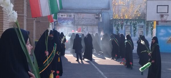 مراسم استقبال از شهدای گمنام در دبیرستان شهید صدوقی ناحیه 2 کرج 